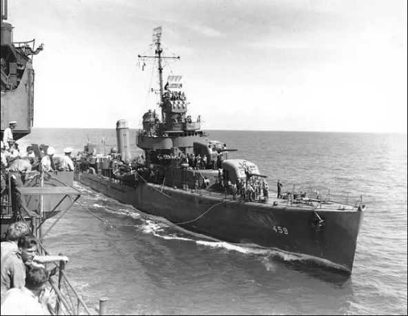 《战舰猎手》不可思议:五架"神风"撞不沉的驱逐舰!